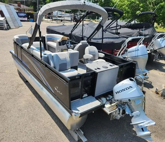 Slide: The Image of Qwest Qwest 818 XRE CRUISE - LT 2023 - 13