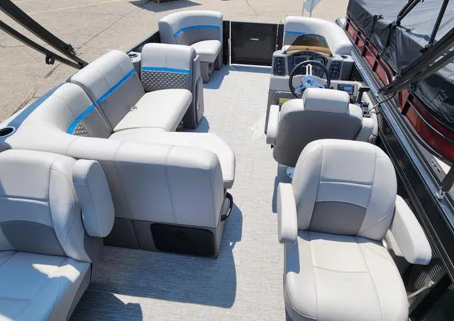 Slide: The Image of Qwest Qwest 818 XRE CRUISE - LT 2023 - 9