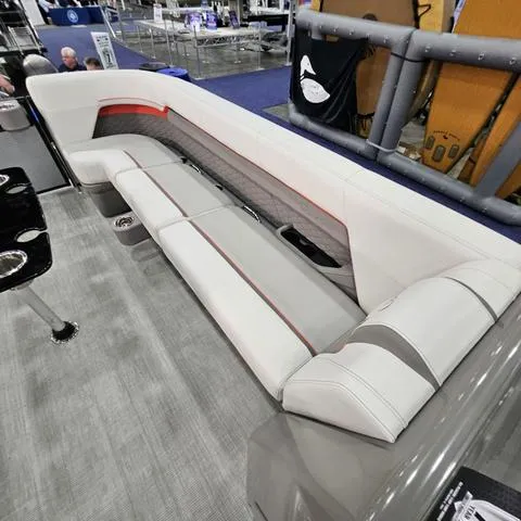 Slide: The Image of Qwest Qwest M24 Splash Pad Tritoon 2025 - 14