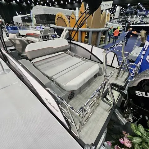 Slide: The Image of Qwest Qwest M24 Splash Pad Tritoon 2025 - 3