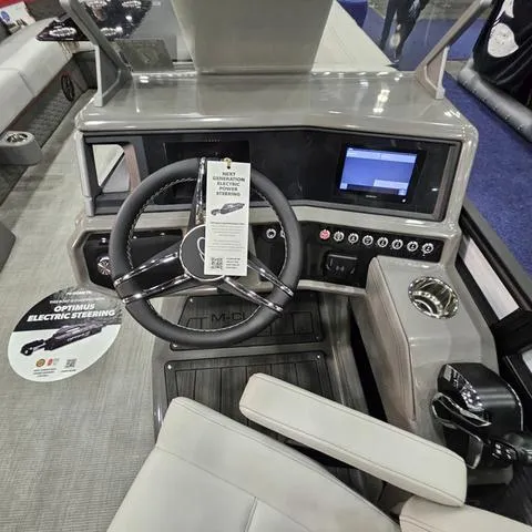 Slide: The Image of Qwest Qwest M24 Splash Pad Tritoon 2025 - 6