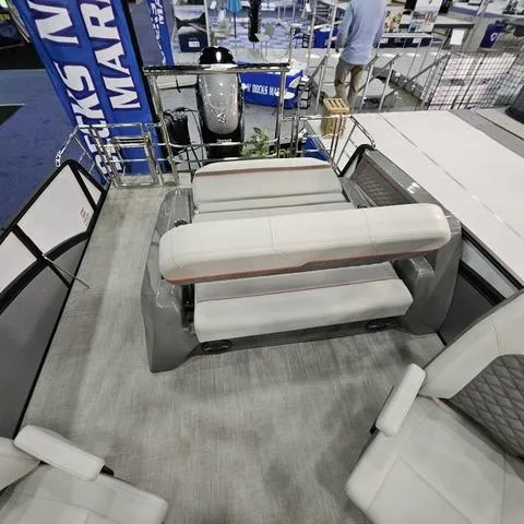 Slide: The Image of Qwest Qwest M24 Splash Pad Tritoon 2025 - 8