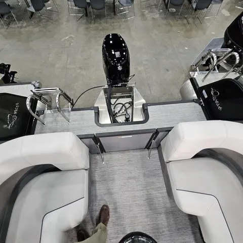 Slide: The Image of Qwest Qwest 20 RLS E-Class 2025 - 21