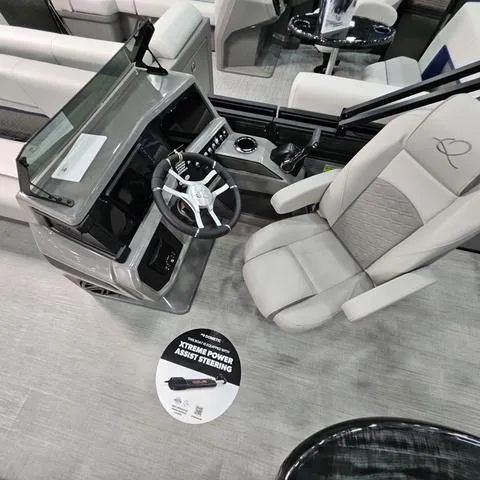 Slide: The Image of Qwest Qwest 22 L-Class Lanai Flip 2025 - 10