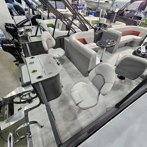 Slide: The Image of Qwest Qwest 20 XRE Cruise E-Class 2025 - 11