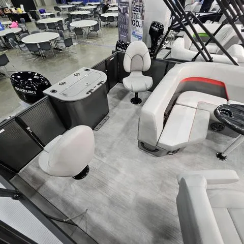 Slide: The Image of Qwest Qwest 20 XRE Cruise E-Class 2025 - 12