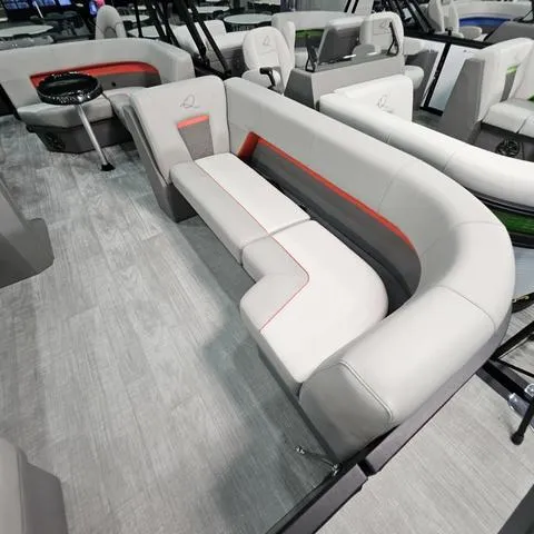 Slide: The Image of Qwest Qwest 20 XRE Cruise E-Class 2025 - 17