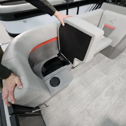 Slide: The Image of Qwest Qwest 20 XRE Cruise E-Class 2025 - 20