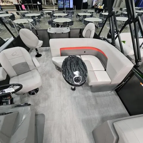 Slide: The Image of Qwest Qwest 20 XRE Cruise E-Class 2025 - 21