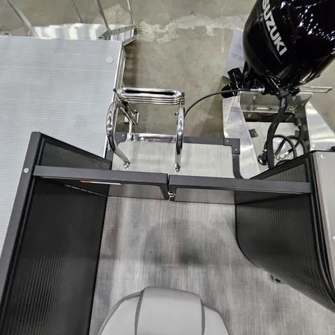 Slide: The Image of Qwest Qwest 20 XRE Cruise E-Class 2025 - 24