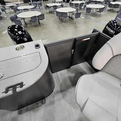 Slide: The Image of Qwest Qwest 20 XRE Cruise E-Class 2025 - 26