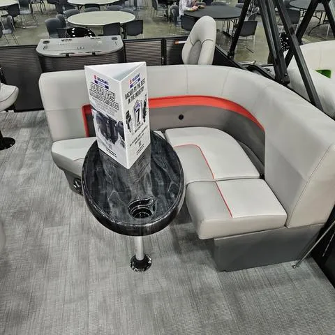 Slide: The Image of Qwest Qwest 20 XRE Cruise E-Class 2025 - 3