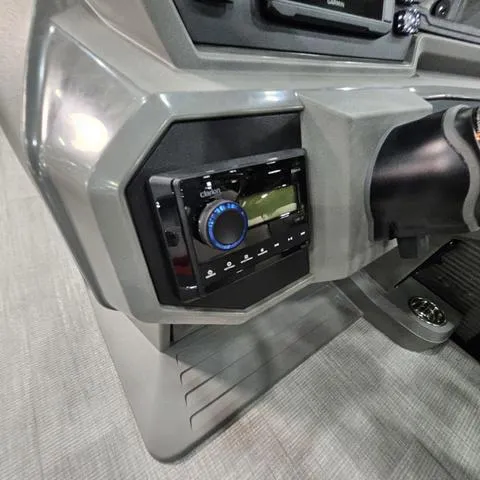 Slide: The Image of Qwest Qwest 20 XRE Cruise E-Class 2025 - 30