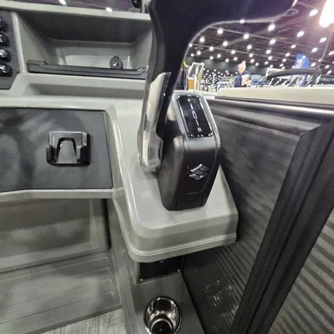 Slide: The Image of Qwest Qwest 20 XRE Cruise E-Class 2025 - 32