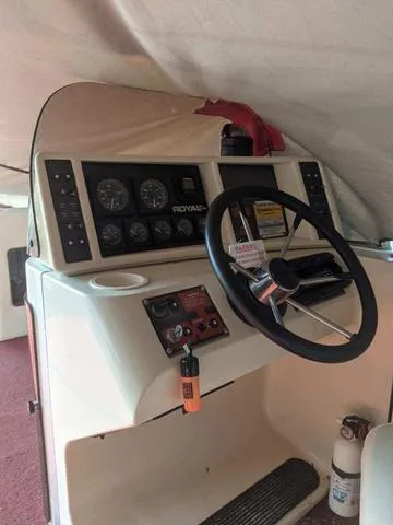 Slide: The Image of 1992 Harris 280 Heritage boat dashboard with steering wheel and control panel. - 4