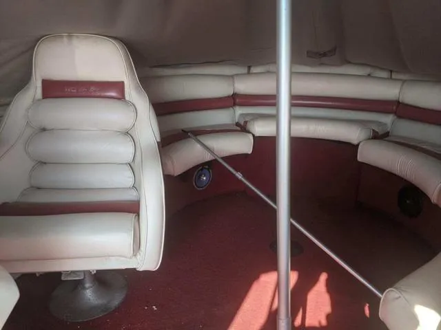 Slide: The Image of Interior of a 1992 Harris 280 Heritage boat with white and red seating. - 6