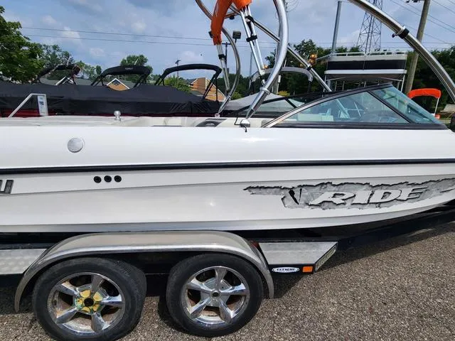 Slide: The Image of Malibu V-Ride Wakesetter 2008 - 13