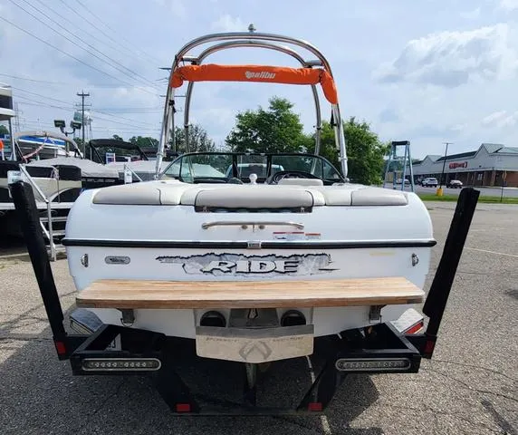 Slide: The Image of Malibu V-Ride Wakesetter 2008 - 7