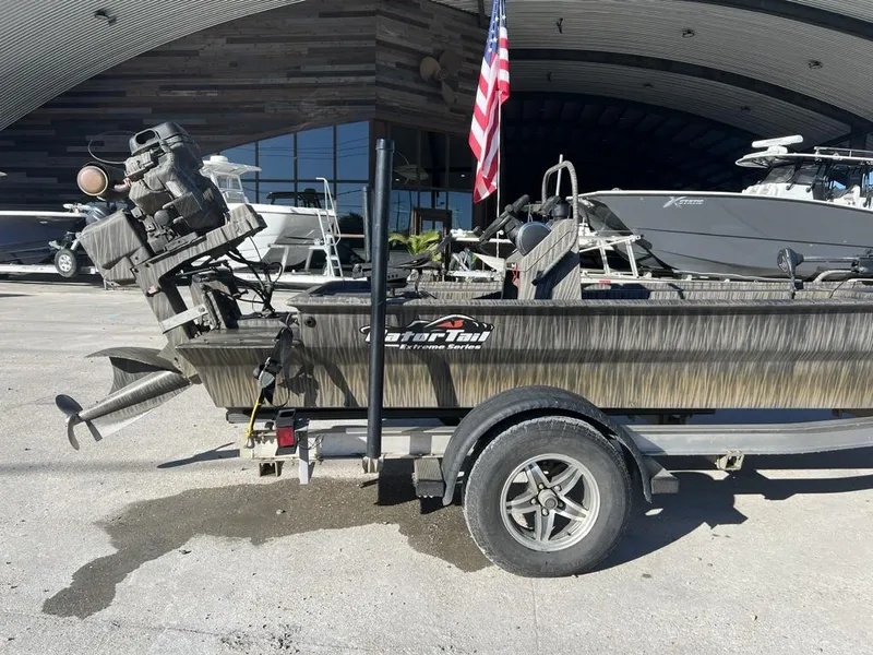 Slide: The Image of Gator-Tail 1754 Extreme 2017 - 4