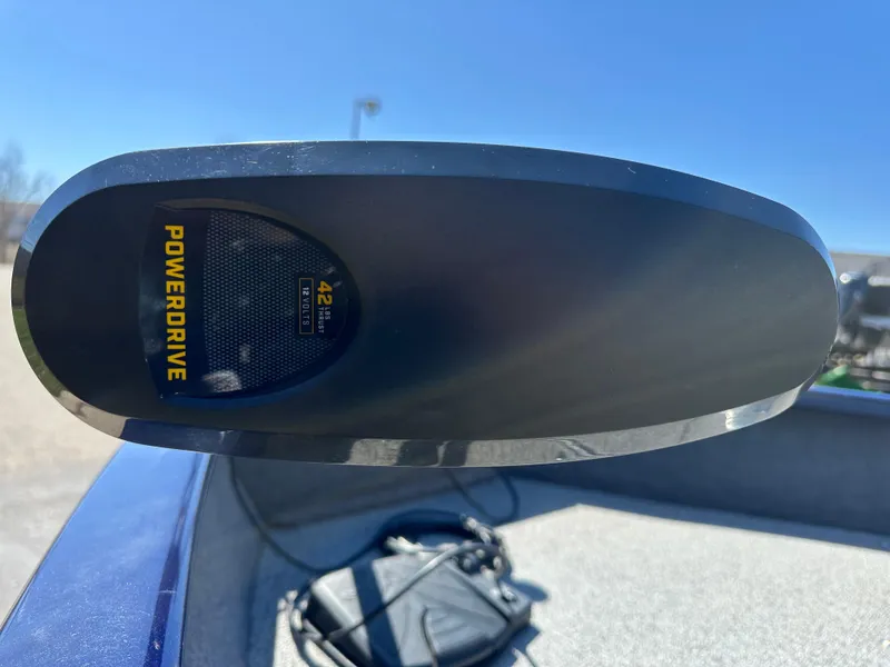 Slide: The Image of 2019 Tracker Pro Guide V-16 WT boat with PowerDrive trolling motor. - 9