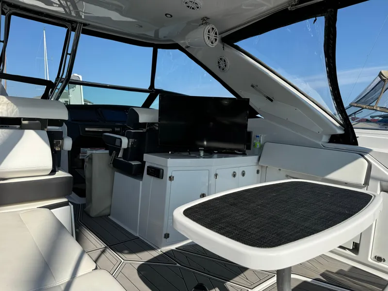 Slide: The Image of Monterey 385 Super Express 2020 - 70