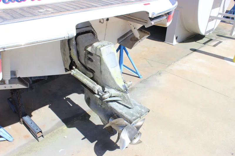 Slide: The Image of 2004 Chris-Craft Corsair 25 boat stern drive and propeller on display. - 5