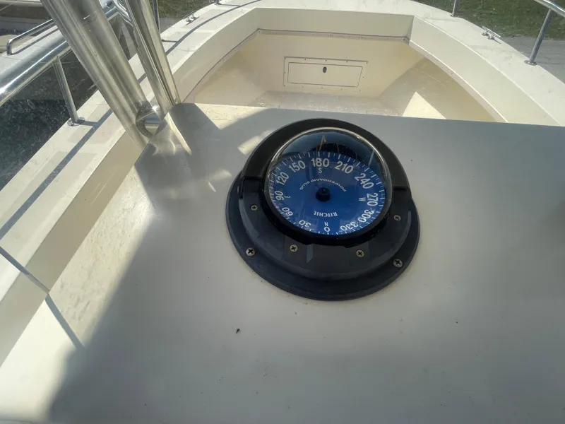 Slide: The Image of Compass on 2000 KenCraft Challenger 215 boat dashboard, showing navigation details. - 26