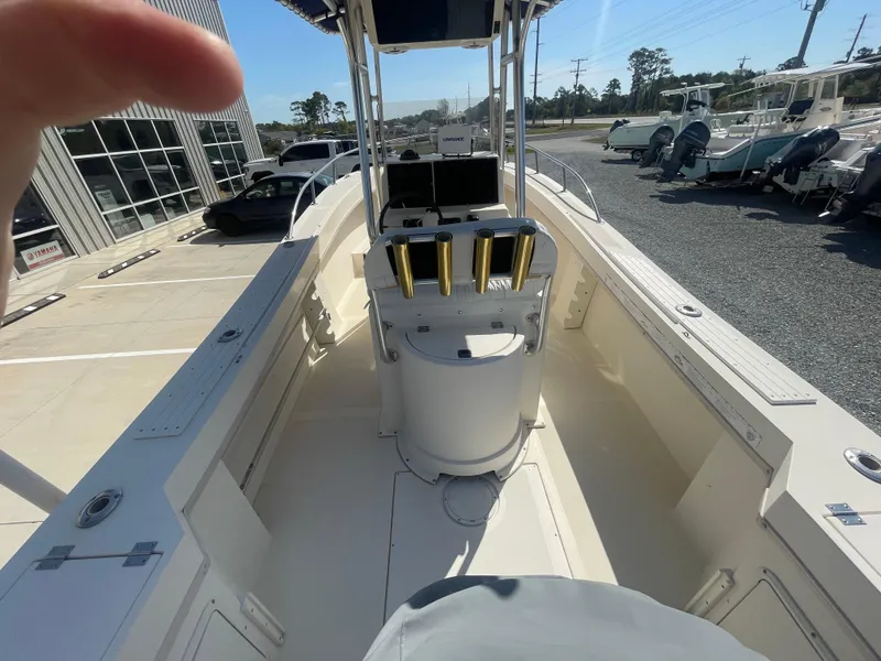Slide: The Image of KenCraft Challenger 215 boat interior, 2000 model, docked near dealership, sunny day. - 9