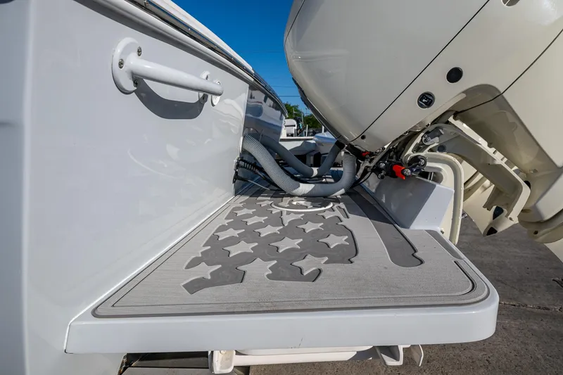 Slide: The Image of Boat deck with star pattern, Salt Shaker 300 CC, 2004 model, featuring engine and handle. - 18