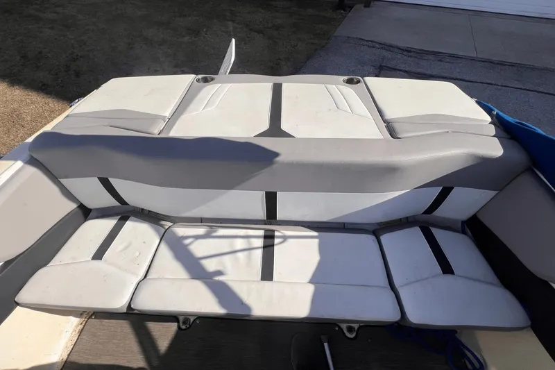 Slide: The Image of Four Winns 190 Horizon 2021 - 11