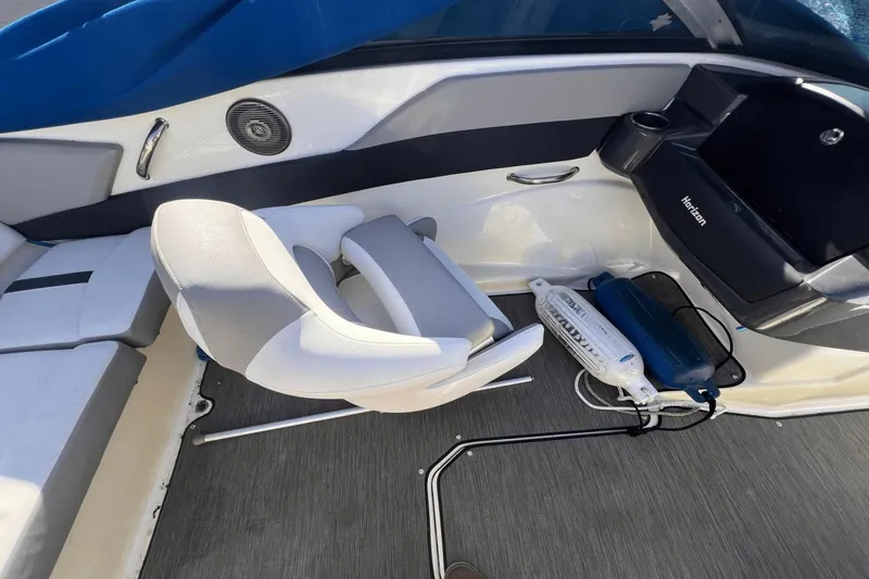 Slide: The Image of Four Winns 190 Horizon 2021 - 13