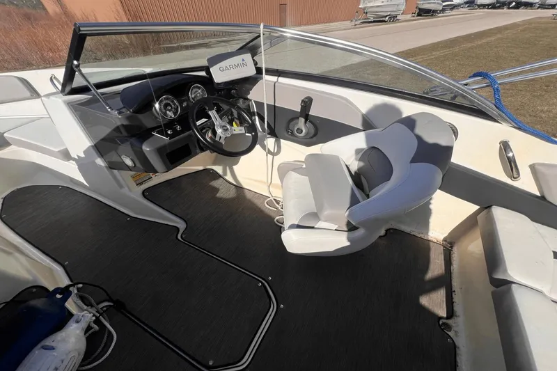 Slide: The Image of Four Winns 190 Horizon 2021 - 14