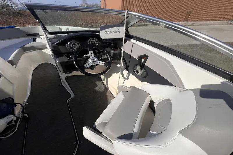 Slide: The Image of Four Winns 190 Horizon 2021 - 15