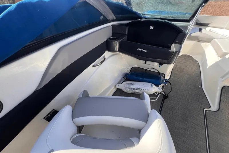 Slide: The Image of Four Winns 190 Horizon 2021 - 16