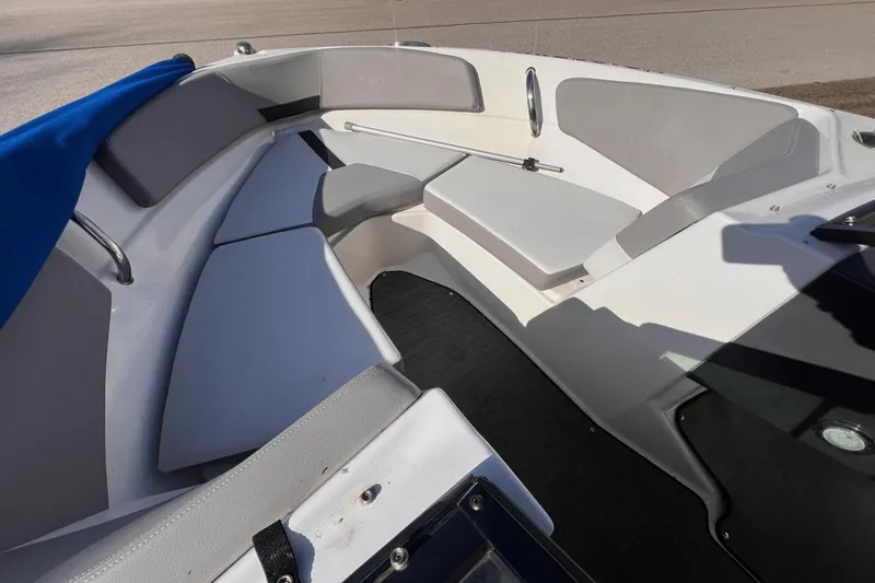 Slide: The Image of Four Winns 190 Horizon 2021 - 18