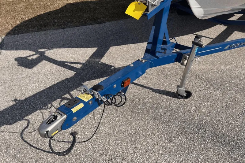 Slide: The Image of Four Winns 190 Horizon 2021 - 2