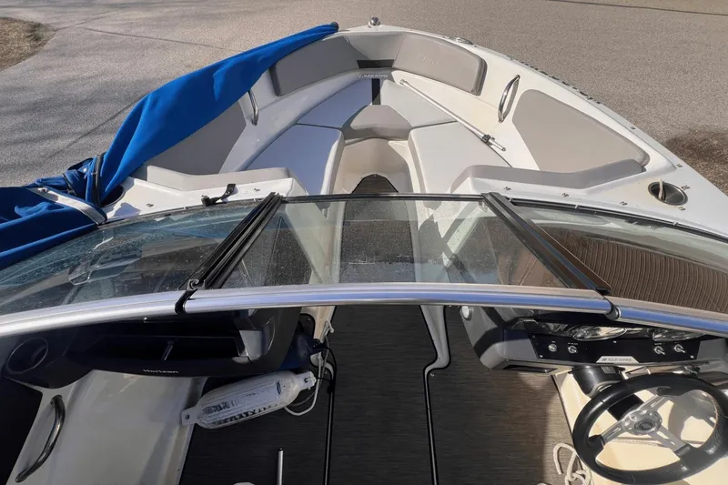 Slide: The Image of Four Winns 190 Horizon 2021 - 20