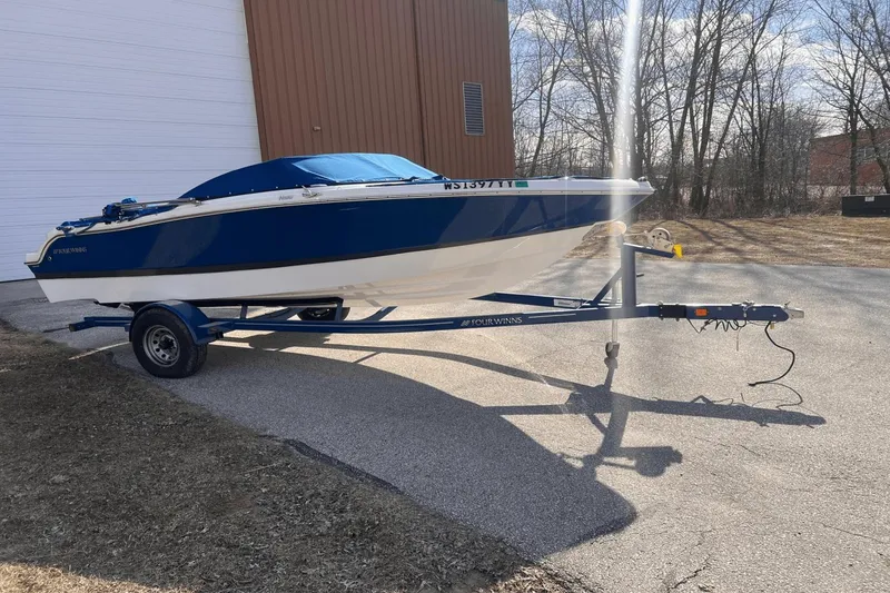 Slide: The Image of Four Winns 190 Horizon 2021 - 9