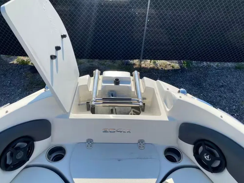 Slide: The Image of Stingray 204 LR 2016 - 4