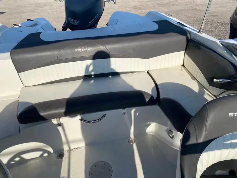 Slide: The Image of Stingray 204 LR 2016 - 8