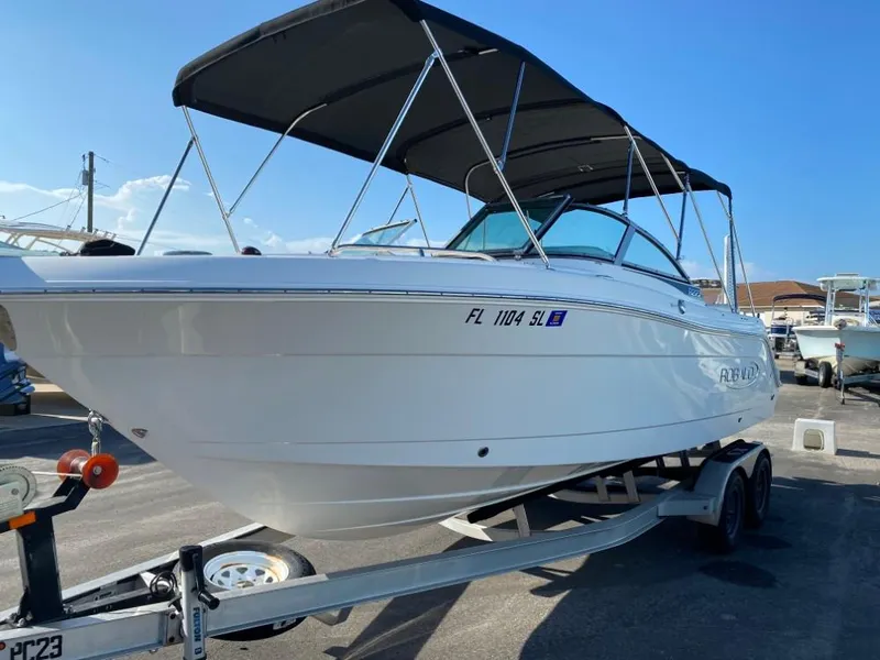 The Image of Robalo R227 Dual Console 2019 - 1