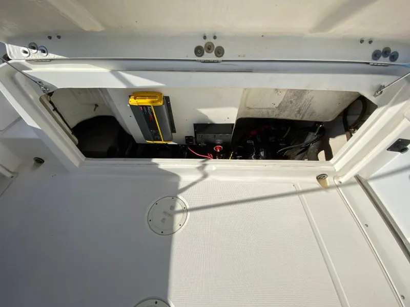 Slide: The Image of Robalo R227 Dual Console 2019 - 10