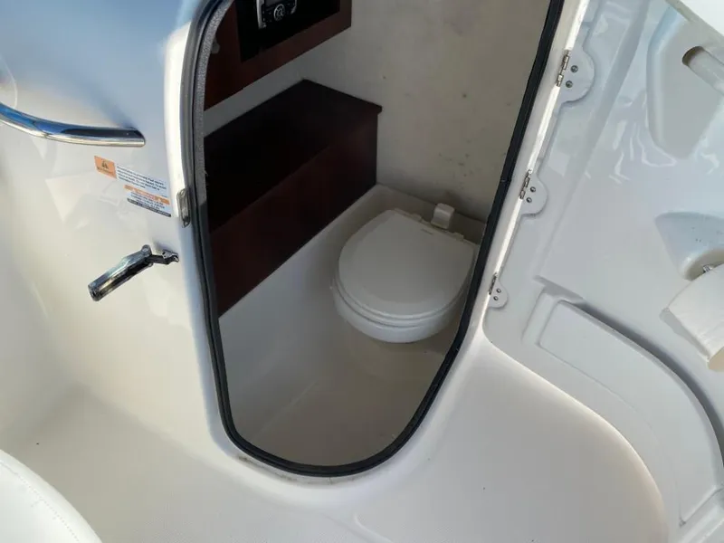 Slide: The Image of Robalo R227 Dual Console 2019 - 6