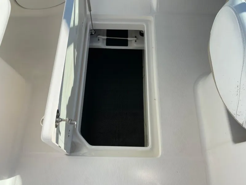 Slide: The Image of Robalo R227 Dual Console 2019 - 8