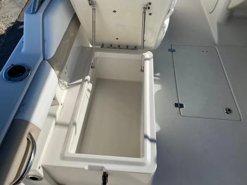 Slide: The Image of Robalo R227 Dual Console 2019 - 9
