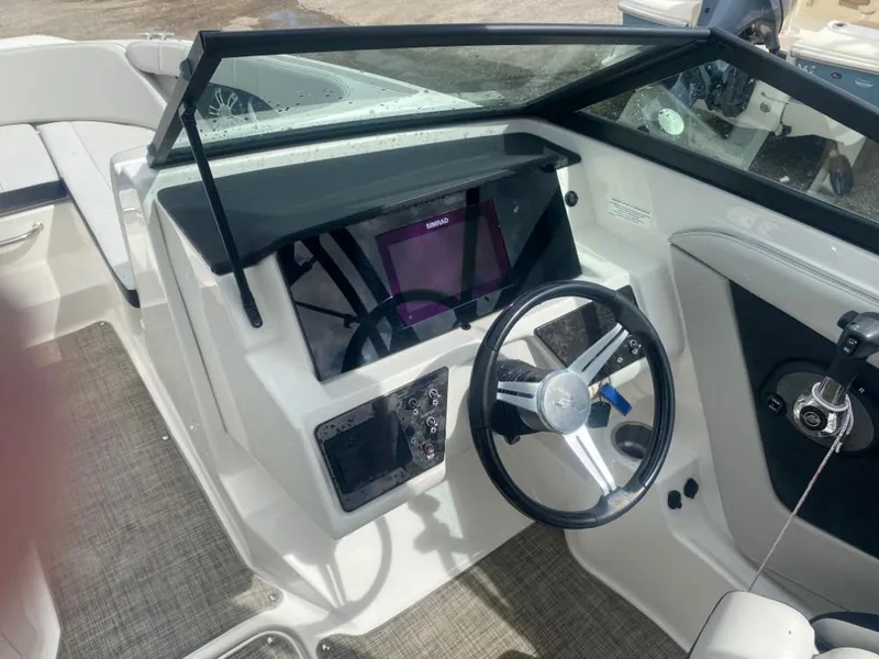 Slide: The Image of Sea Ray SPX 190 Outboard 2021 - 4