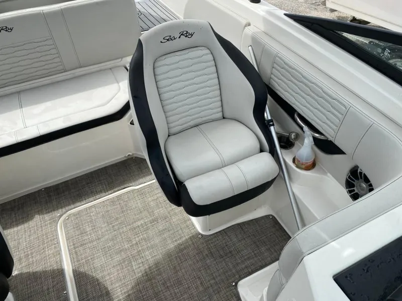 Slide: The Image of Sea Ray SPX 190 Outboard 2021 - 6