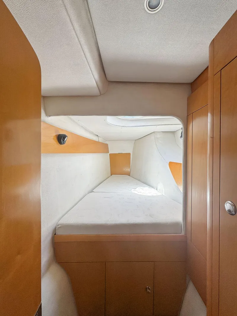 Slide: The Image of Interior of a 2005 Fountaine Pajot HIGHLAND yacht with modern kitchen. - 49