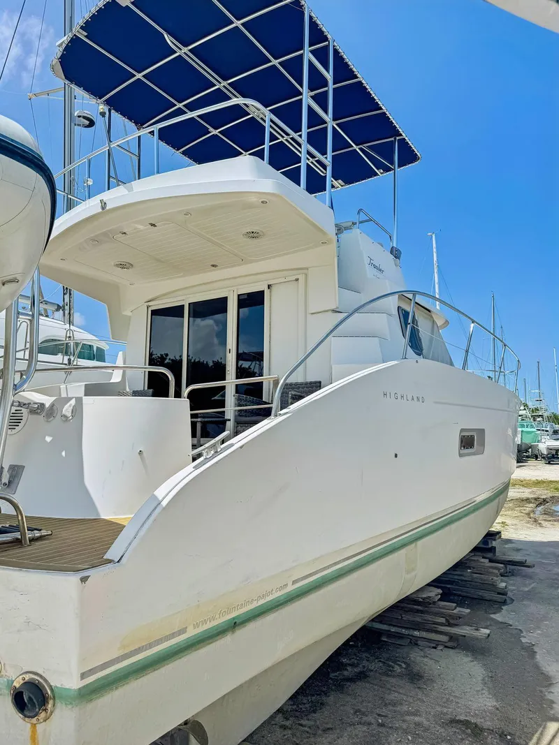 Slide: The Image of 2005 Fountaine Pajot HIGHLAND yacht with sun canopy, docked under clear blue sky. - 9