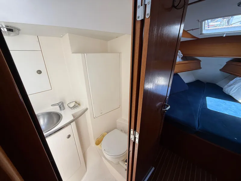 Slide: The Image of Jeanneau Sun Odyssey 42.2 1999 - 62